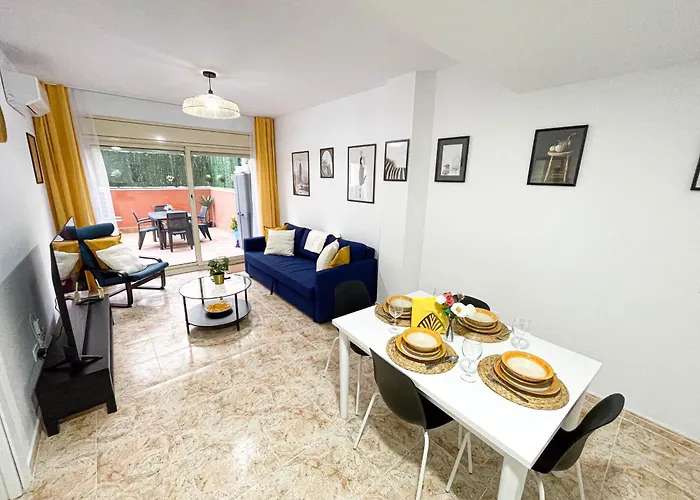 Yellow Lloret Апартаменти *