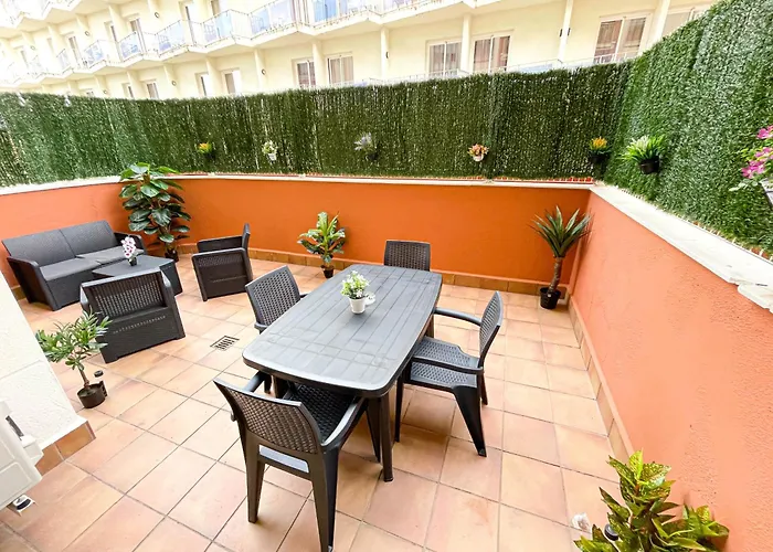 Апартаменти Yellow Lloret *