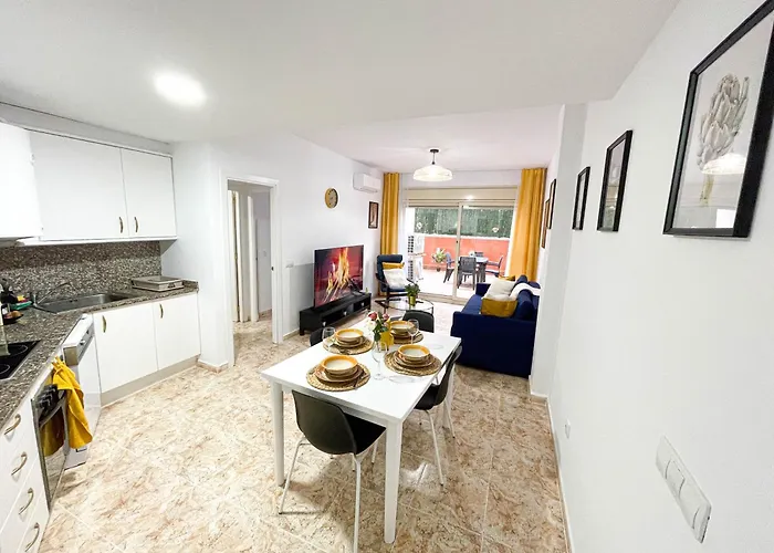 Yellow Lloret * Льорет-де-Мар