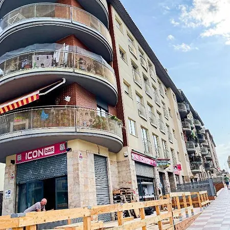 Yellow Lloret Apartment