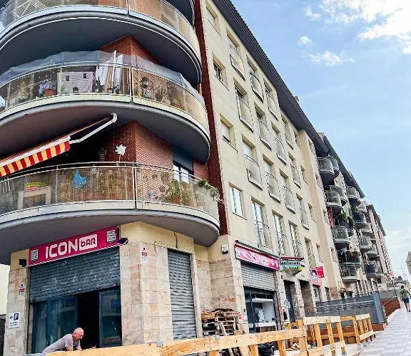 Yellow Lloret Apartman